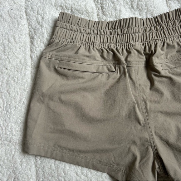 MOUNTAIN HARDWEAR - Basswood Pull-On Short - Women's - Picture 10 of 11